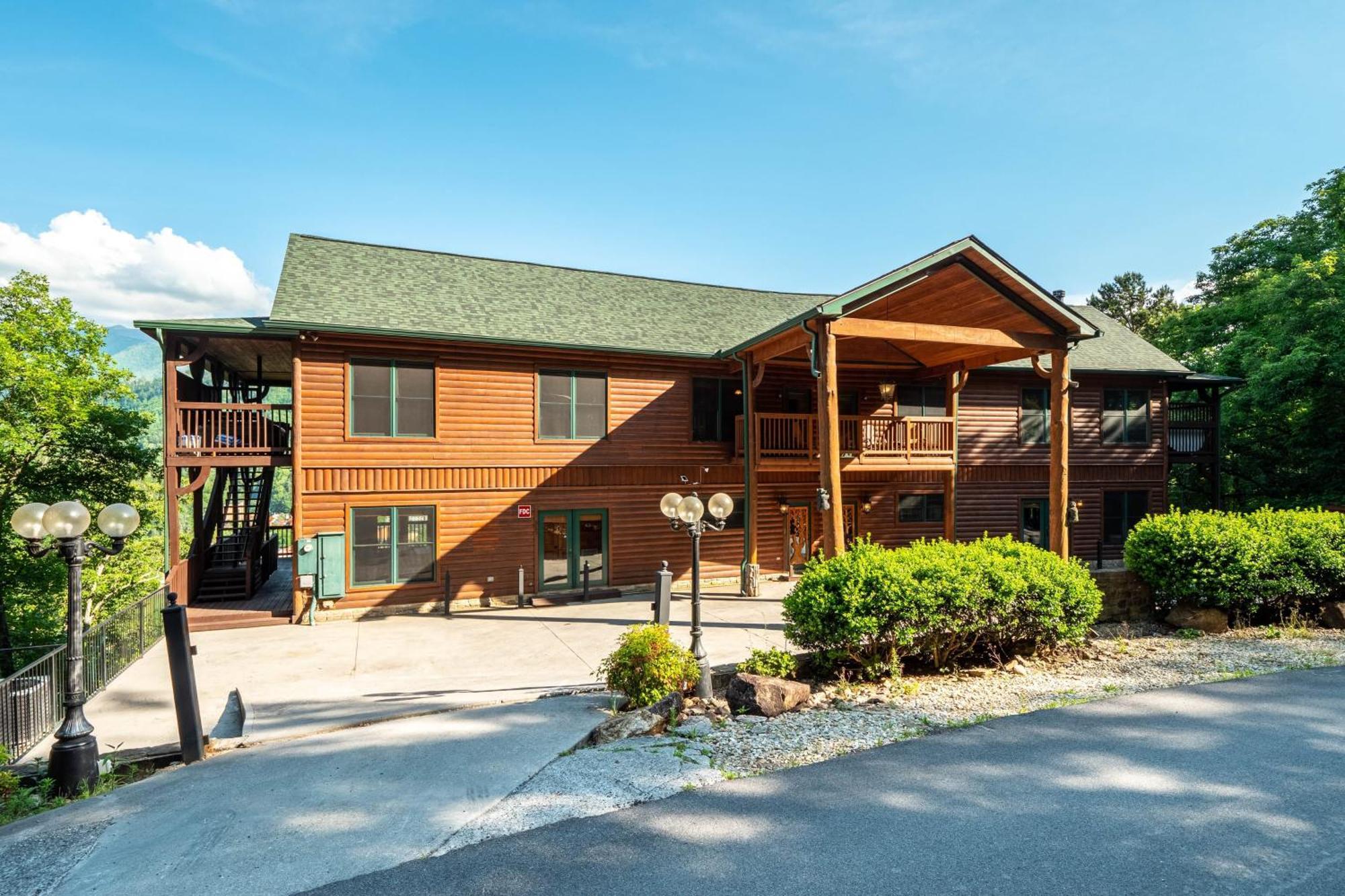 Hickory Ridge By Avantstay Incredible Private Elevated Cabin Sleeps 20 Gatlinburg Bagian luar foto