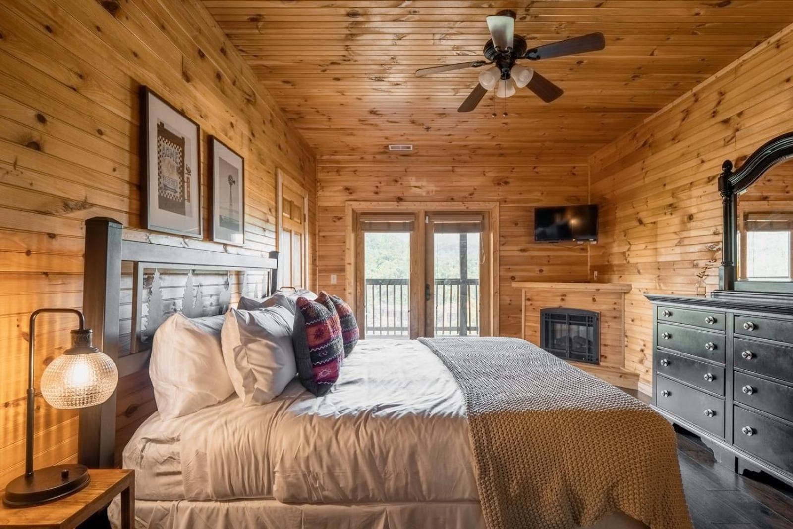 Hickory Ridge By Avantstay Incredible Private Elevated Cabin Sleeps 20 Gatlinburg Bagian luar foto