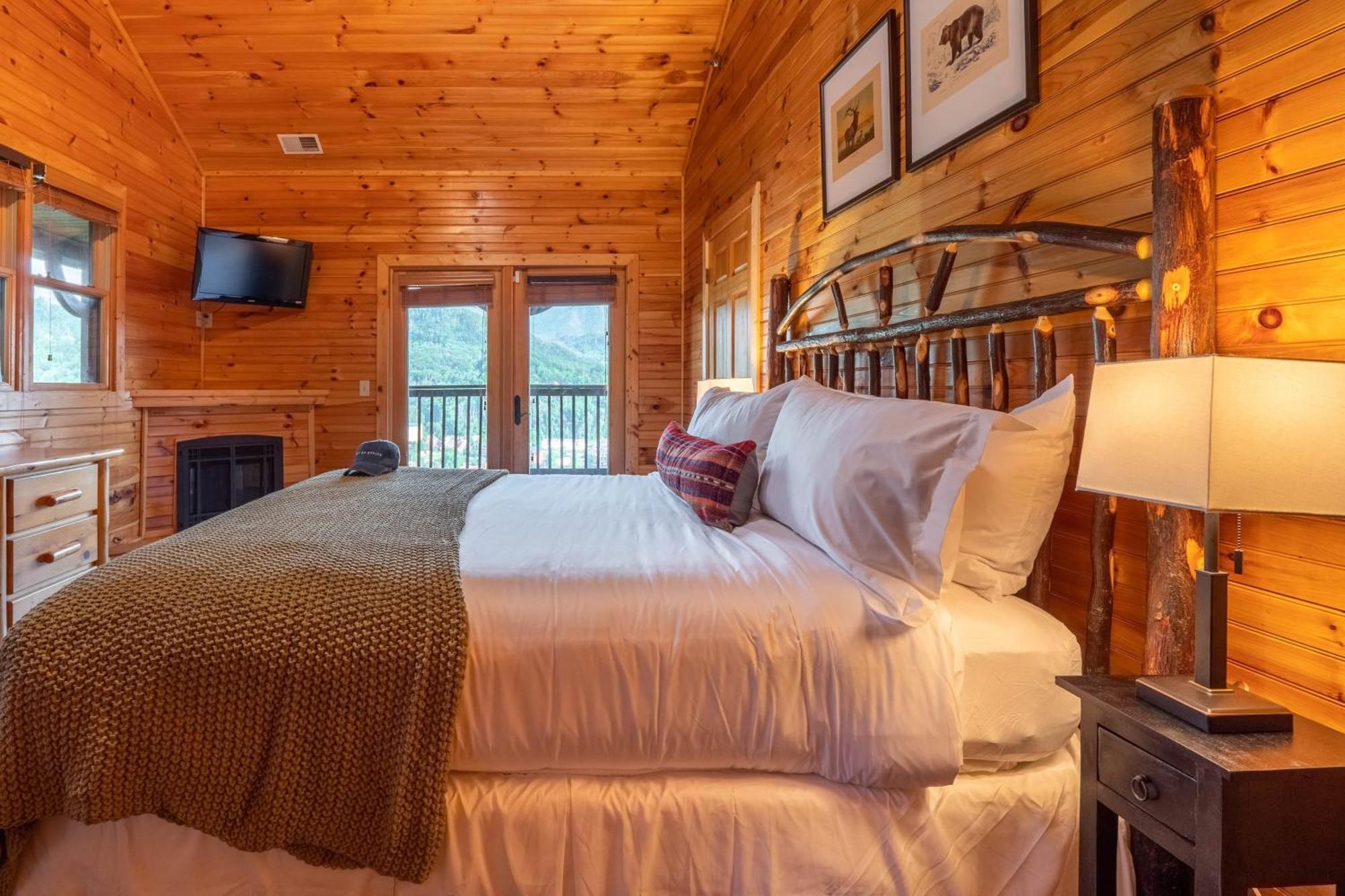 Hickory Ridge By Avantstay Incredible Private Elevated Cabin Sleeps 20 Gatlinburg Bagian luar foto