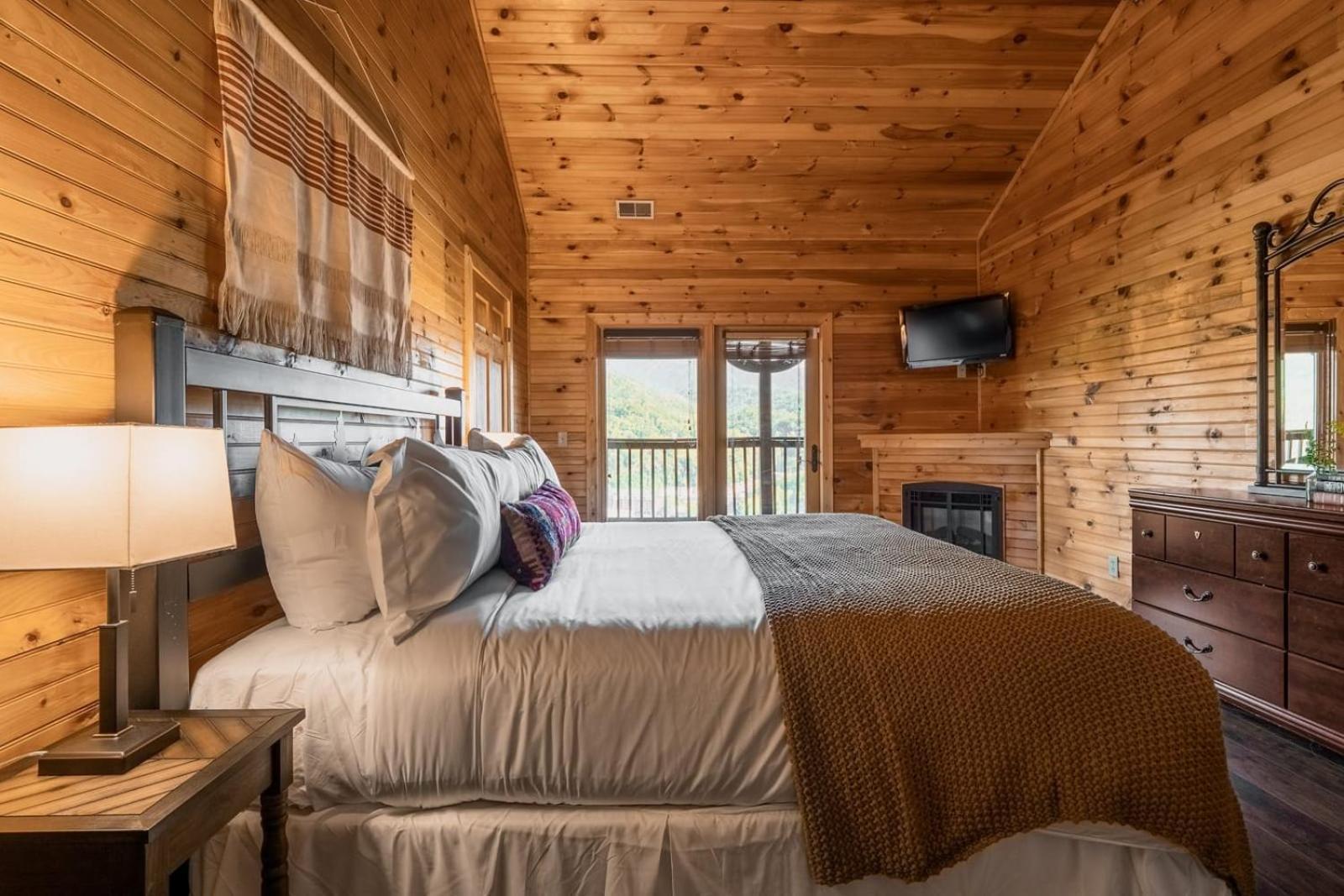 Hickory Ridge By Avantstay Incredible Private Elevated Cabin Sleeps 20 Gatlinburg Bagian luar foto